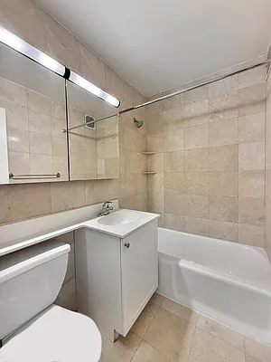 Rented by Manhattan Realty Group | media 6