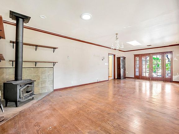 5th image of 511 Flower Avenue