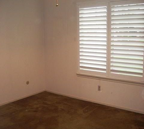 5th image of 2340 Chapel Hill Cir