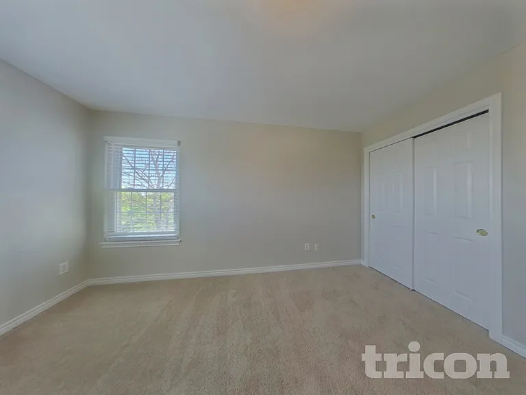 385 Longspur Dr — Photo 14