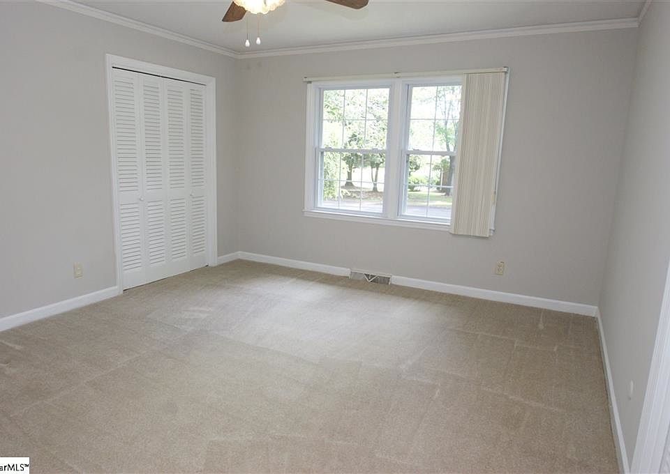 2nd image of 303 Rollingreen Rd