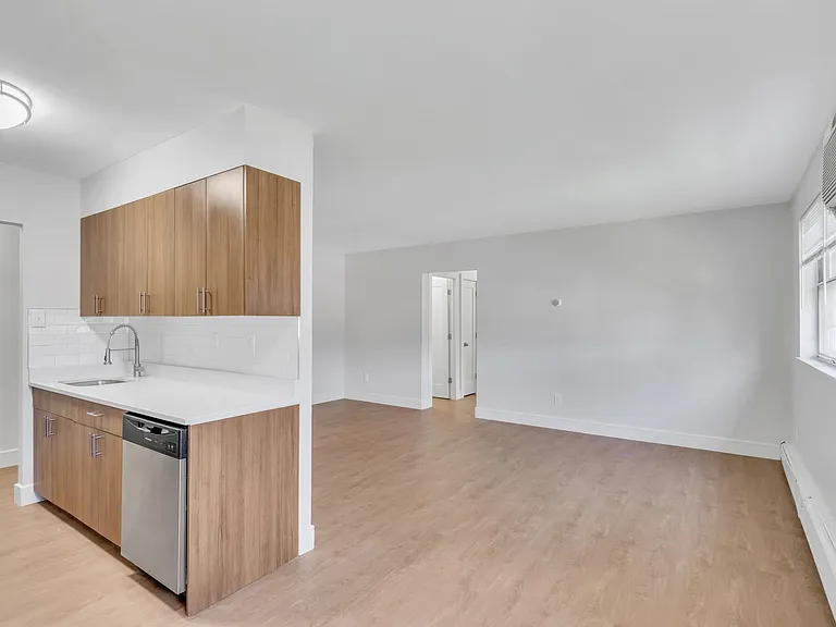 Lancaster Court Apartments — Photo 8