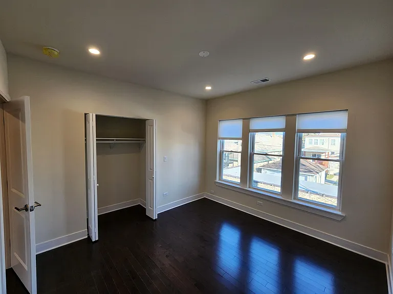 4935 N Claremont Ave #1E — Photo 10