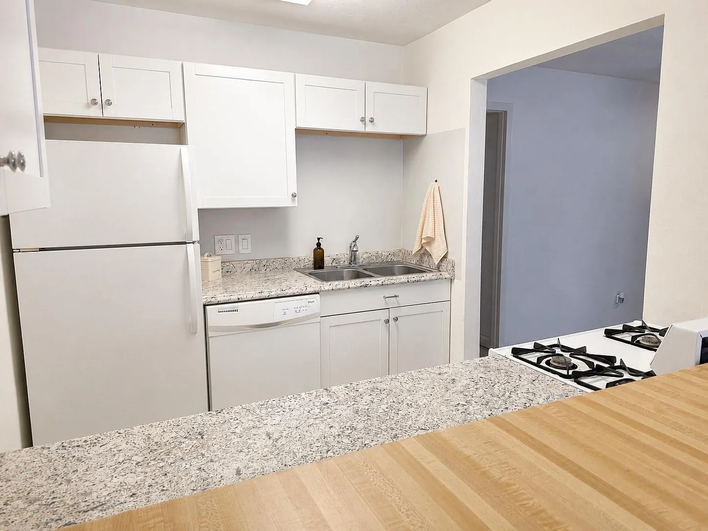 2 bed, 1.0 bath, 1114 sqft, $1,300 — Photo 2