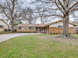 956 Charleston Dr, Bedford, TX 76022