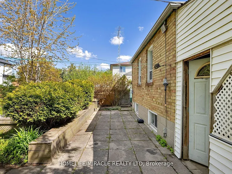 1340 Warden Ave #BASEMENT — Photo 4