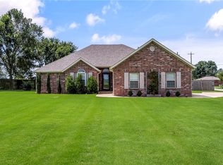 360 Clayton Rd, Cave Springs, AR 72718