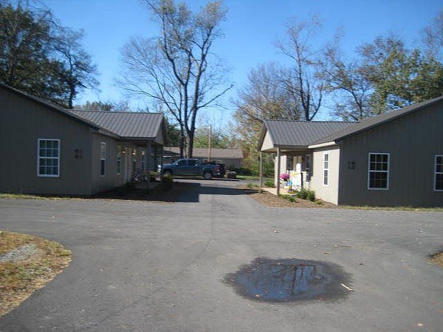2nd image of 447 Spring St