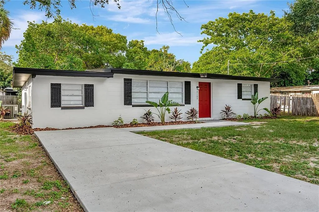 3 bed, 1.0 bath, 1048 sqft, $2,495 — Photo 2