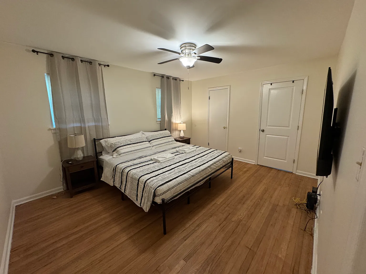 3 bed, 1100 sqft, $2,500 — Photo 3