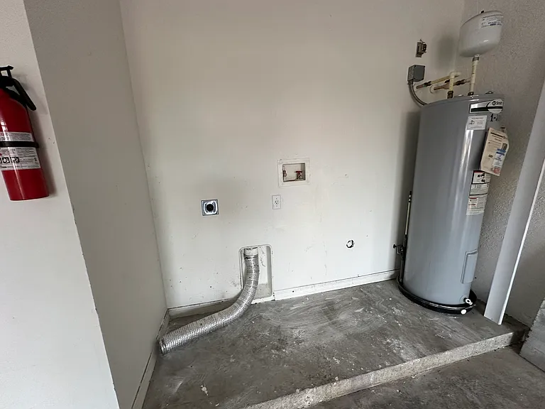 558 SE 5th Ave — Photo 16