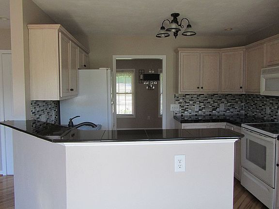 5th image of 701 Givens Ln
