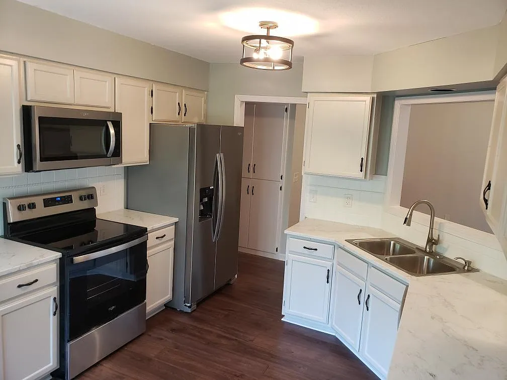 5 bed, 2644 sqft, $2,245 — Photo 3