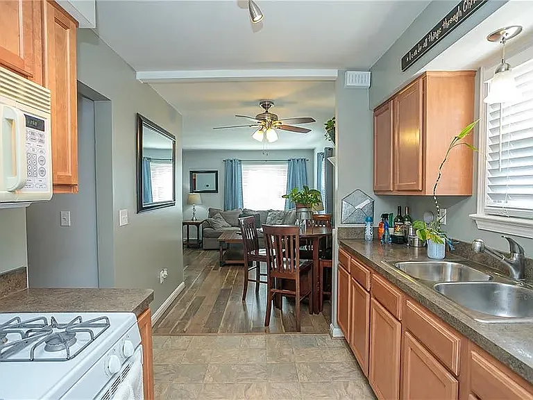 1008 Dartmoor Ave — Photo 8