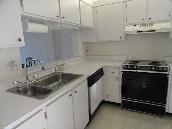 3rd image of 3146 Via Poinciana APT 215