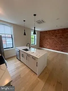 1 bed, 1.0 bath, 440 sqft, $1,950 — Photo 2