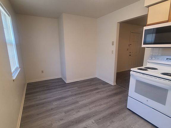 2nd image of 120 NW Vesper St APT L