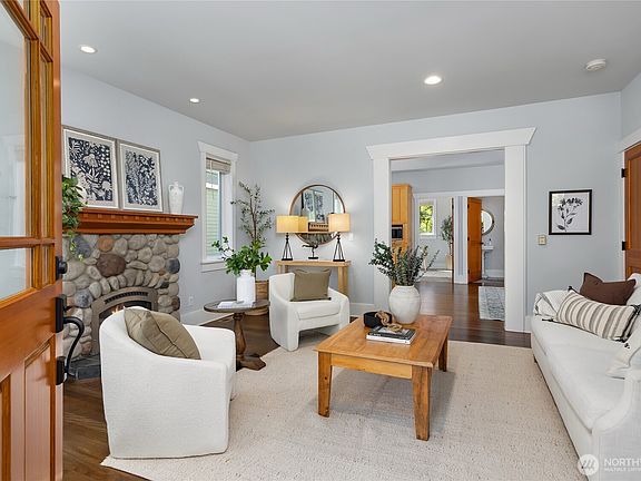 4th image of 9039 North Town Drive NE