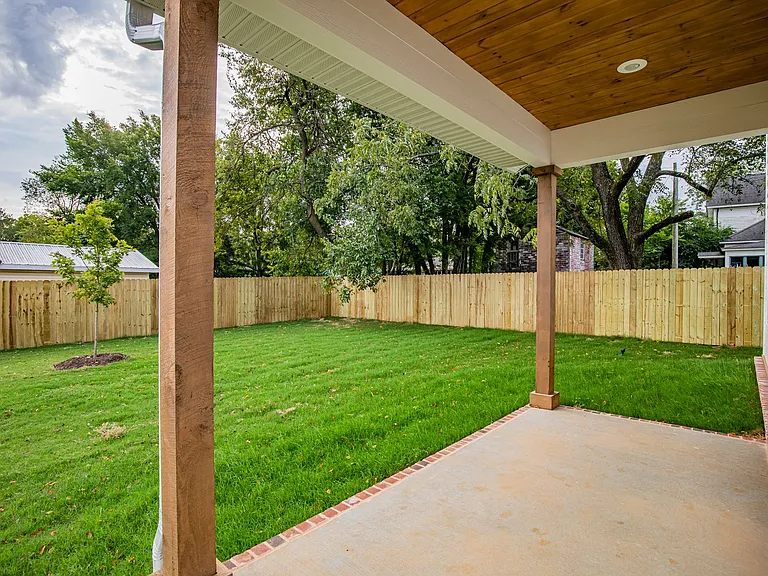 715 N Mount Olive St — Photo 20