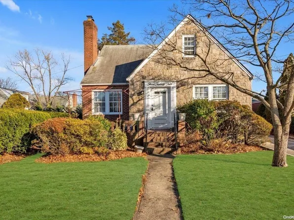 324 Jefferson Avenue, Franklin Square, NY 11010