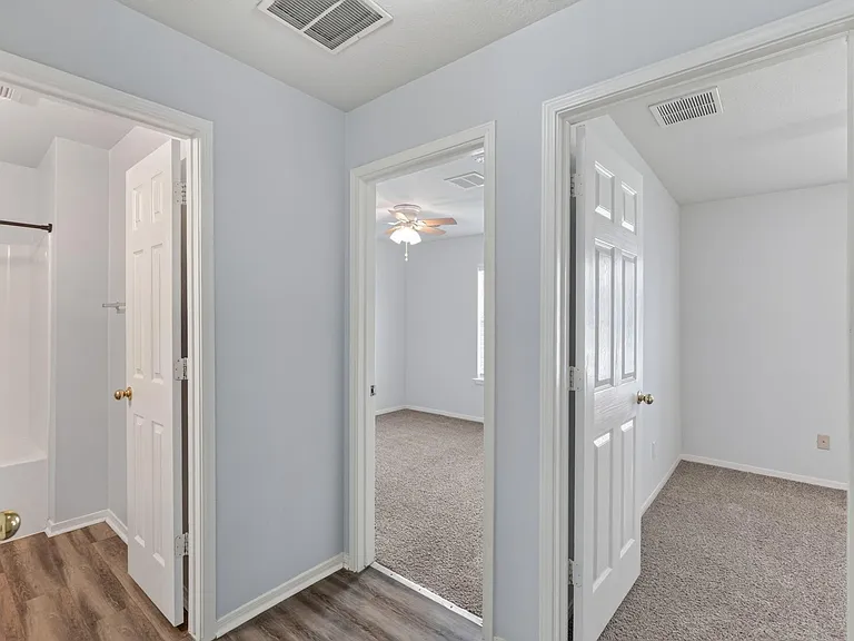 21907 Willow Shade Ln — Photo 32