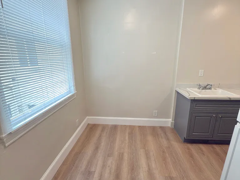940 Bay St #4 — Photo 3