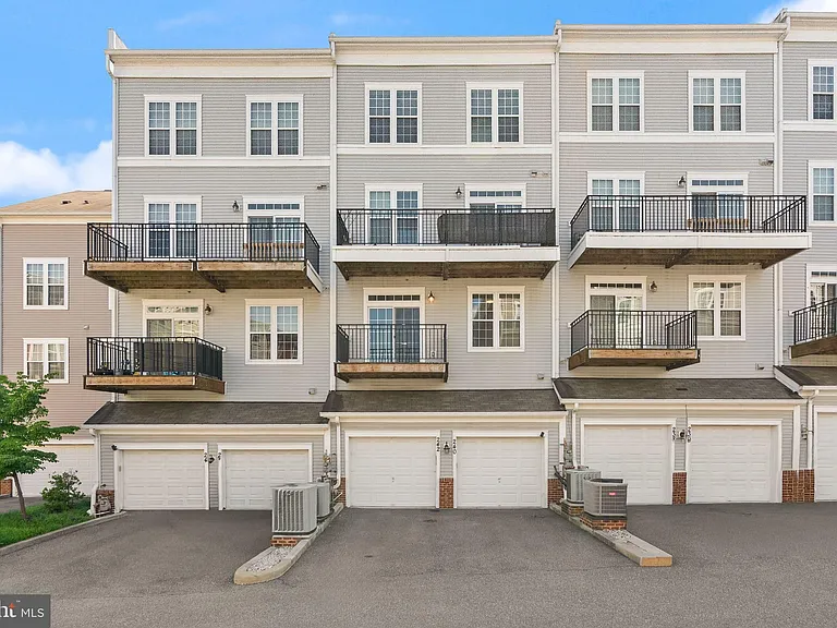242 N Summit Ave #21 — Photo 53