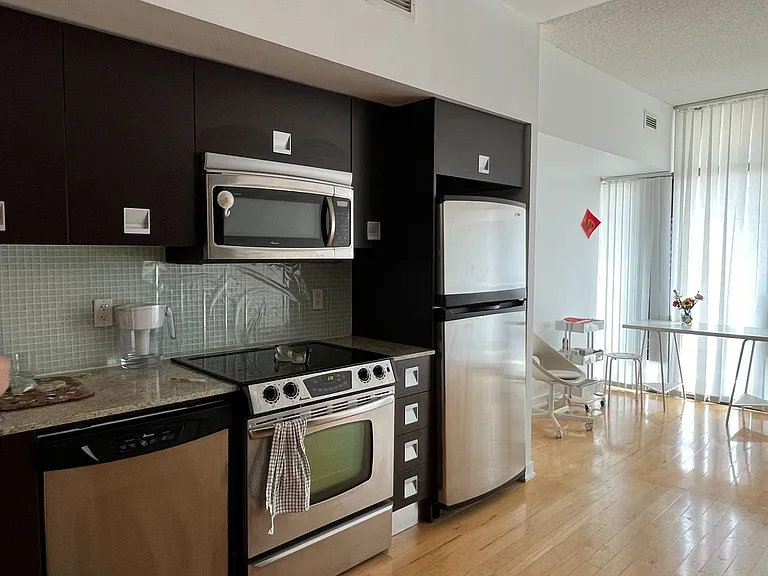 33 Charles St E #1604 — Photo 29
