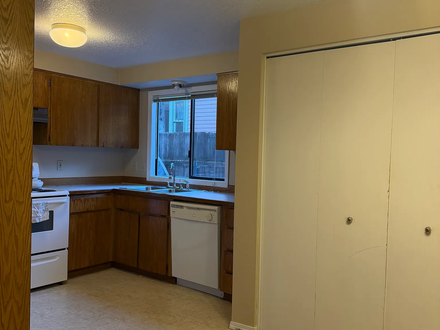 2 bed, 800 sqft, $1,600 — Photo 4
