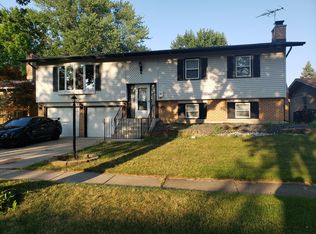 15321 Arroyo Dr, Oak Forest, IL 60452