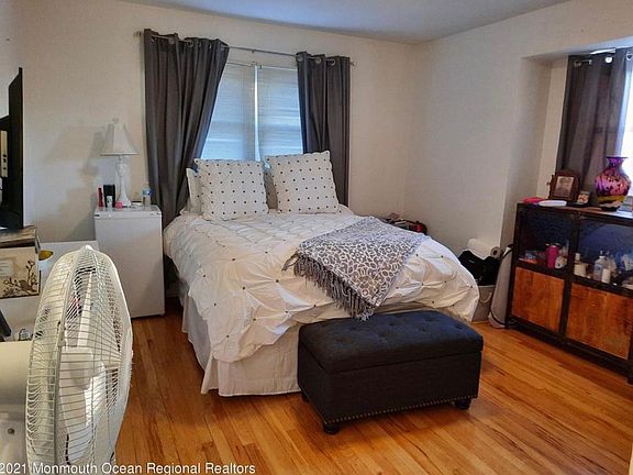 2nd image of 1312 Pemberton St