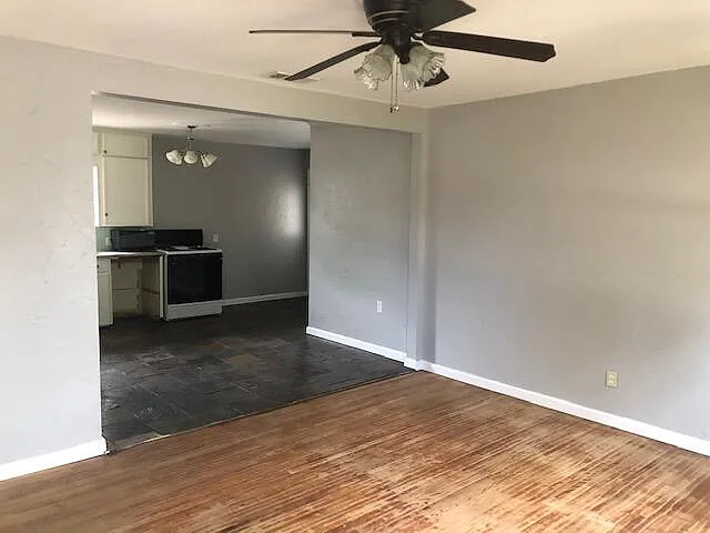 3 bed, 1.0 bath, 1087 sqft, $1,100 — Photo 2