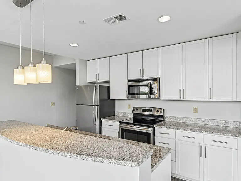 Rivers Edge Apartments — Photo 8