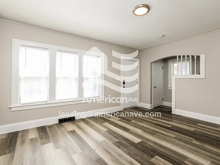 1553679_005_wm_-_living_room_13061249.jpg