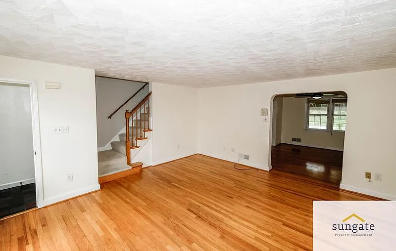 3 bed, 2.0 bath, 1580 sqft, $1,999 — Photo 3