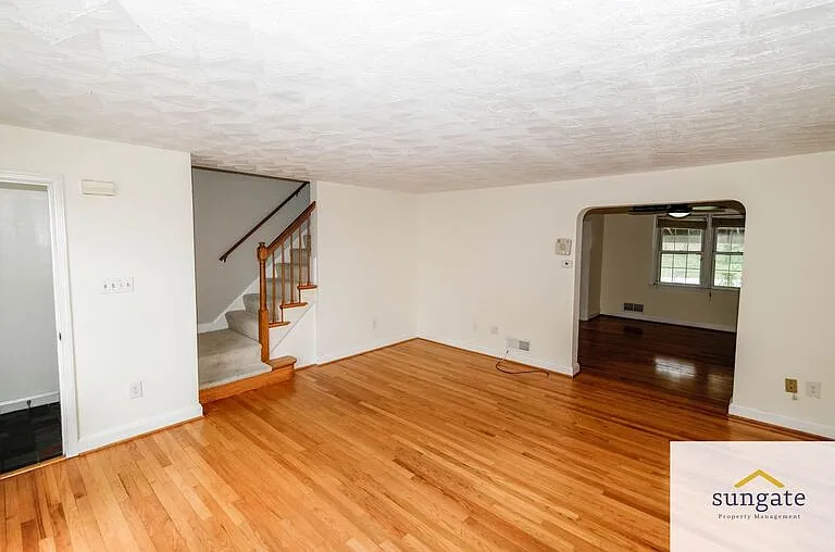 8616 Pleasant Plains Rd — Photo 3