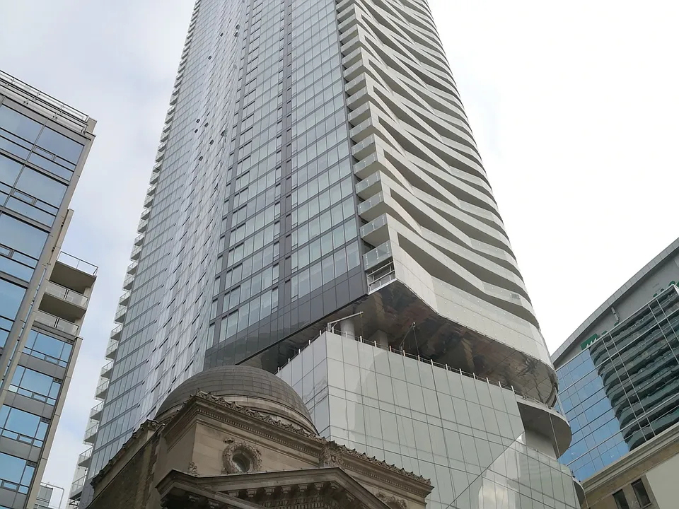 197 Yonge St #1301