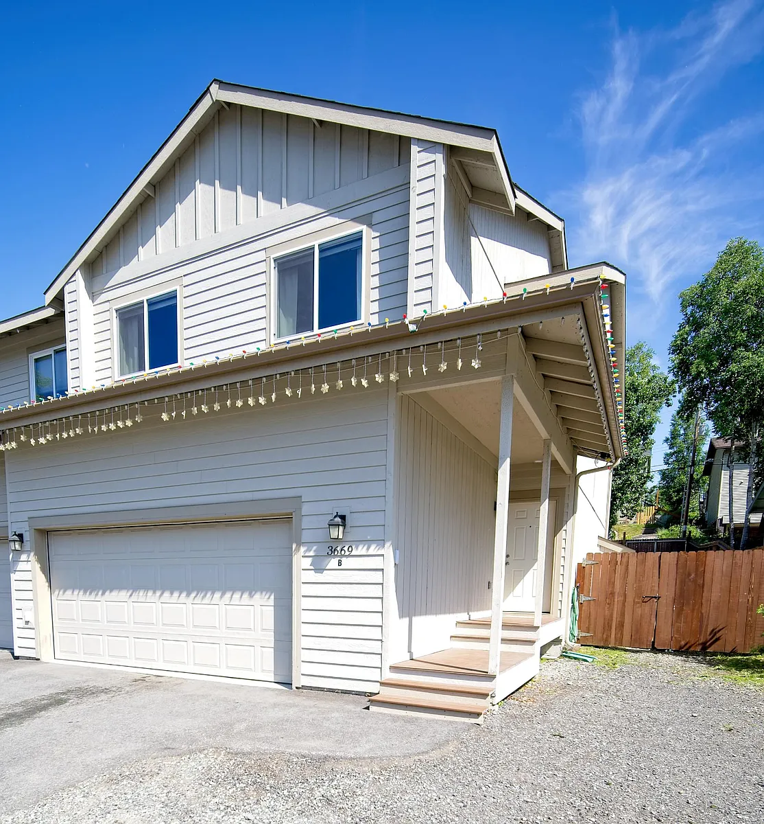 Building Photo - 3669 Lynn Dr #B