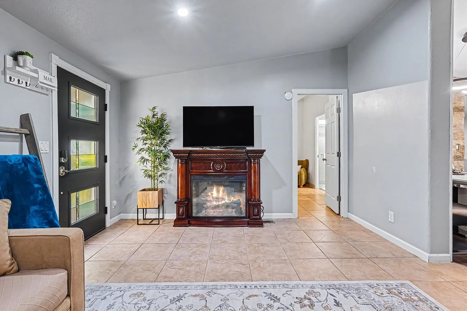 3 bed, 2.0 bath, 559 sqft, $5,833 — Photo 4