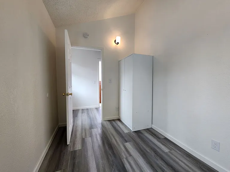 2557 Kenton Ct — Photo 6