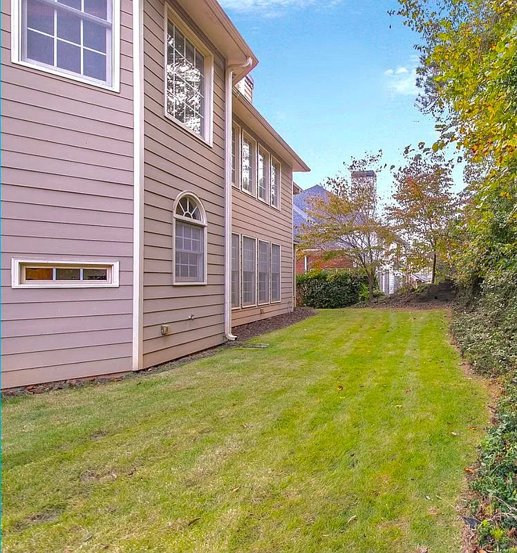 5 bed, 4.0 bath, 3569 sqft, $3,800 — Photo 3