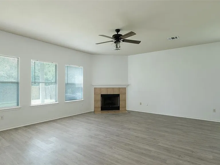 17909 Maxa Dr — Photo 3