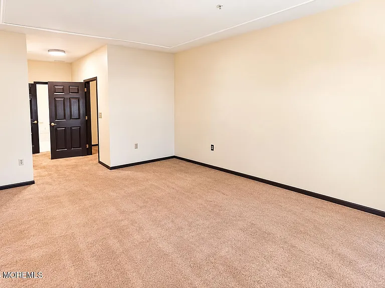 526 Saint Andrews Pl — Photo 9