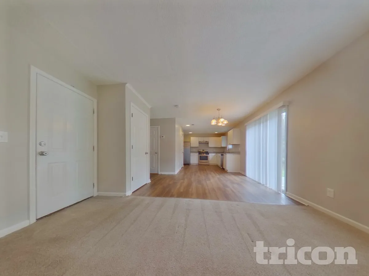 Building Photo - 693 Grandview Cir