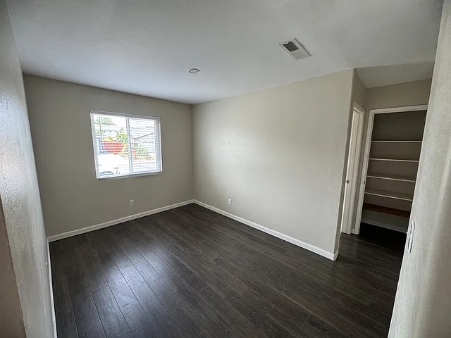 1448 Pleasant St — Photo 16