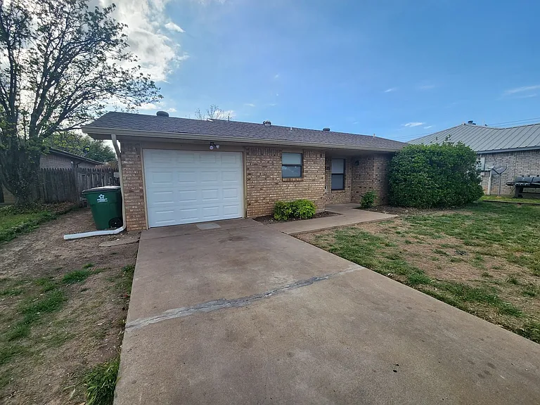 1335 Gordon Blvd — Photo 2