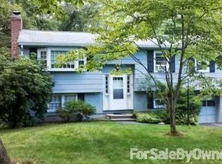 3 Labo Ln, Bedford, MA 01730