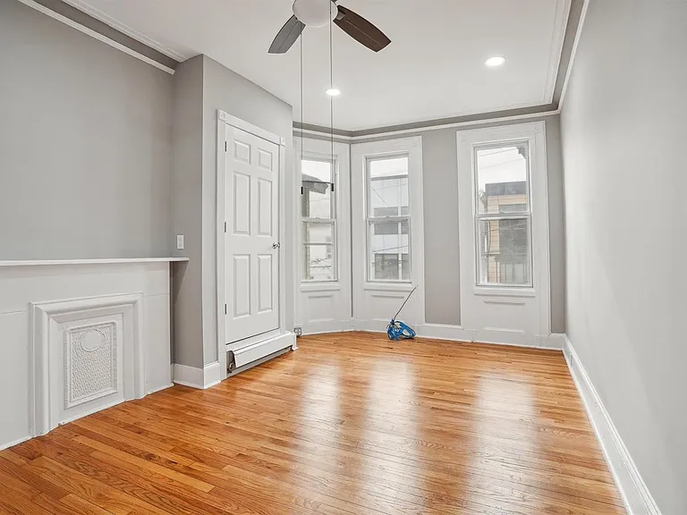 198 Griffith St #1L — Photo 4