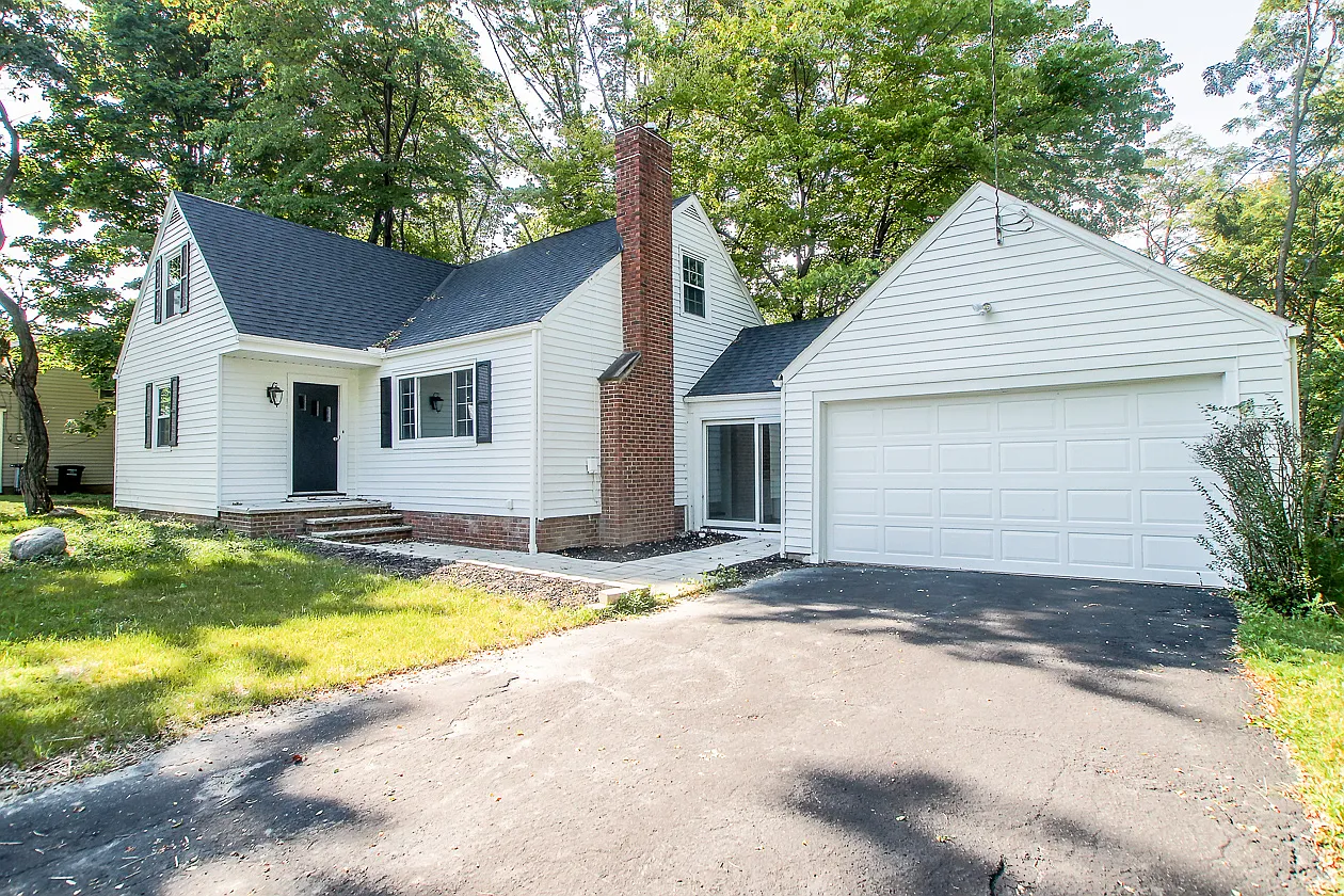 26801 N Woodland Rd photo 1