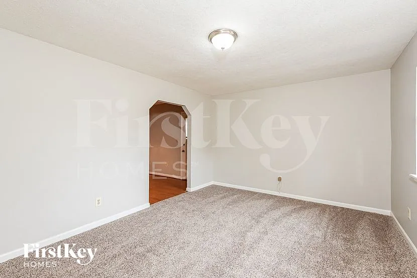 4 bed, 2.0 bath, 1556 sqft, $1,890 — Photo 2